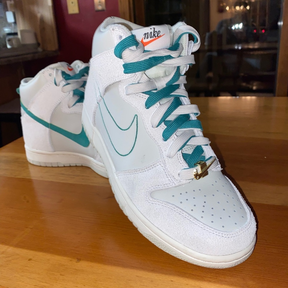 Nike Dunk Hi SE